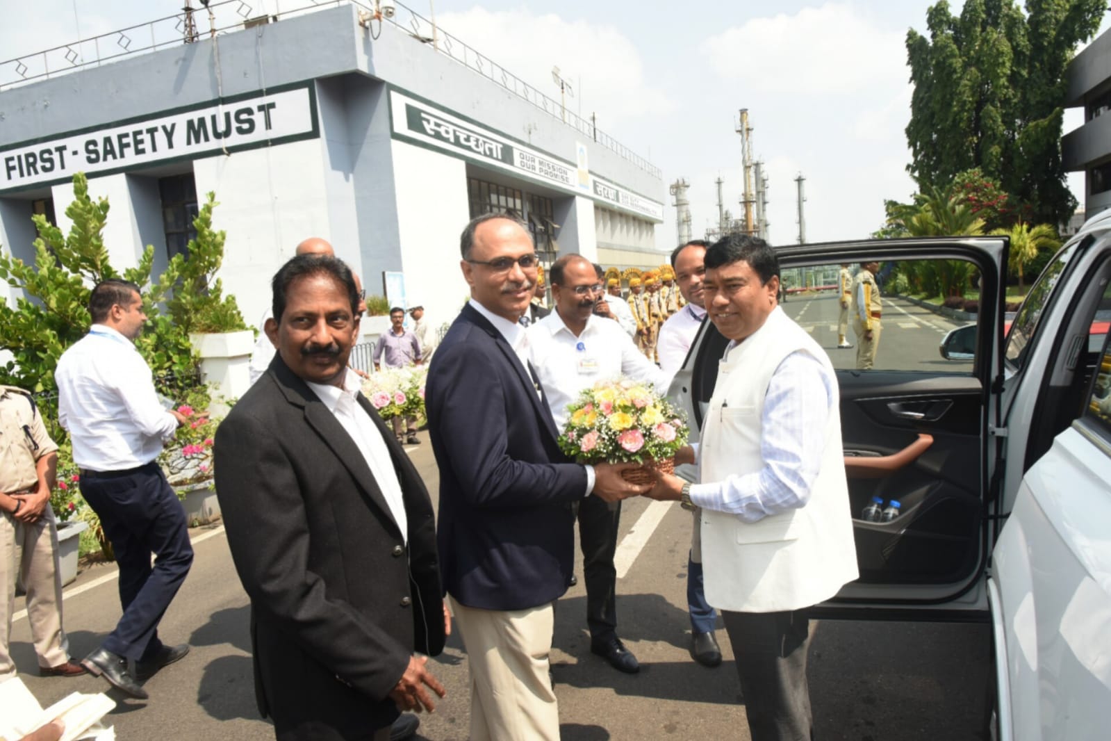 Shri Rameswar Teli, visited the Kochi Refinery