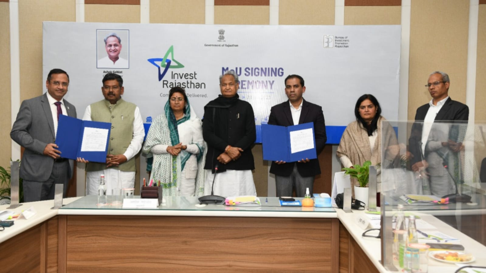 Signed the MoU with Govt. of Rajasthan to set up a 1 GW Renewable Energy Power plant
