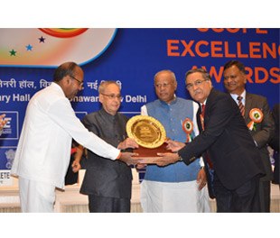 Mr. S Varadarajan, BPCL C&MD receives SCOPE EXCELLENCE AWARD from H.E President of India