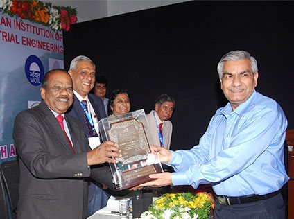 IIIE confers PERFORMANCE EXCELLENCE AWARD on BPCL