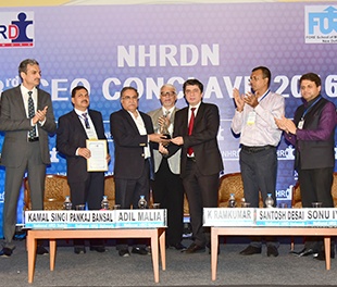 Chairman and Managing Director of BPCL Shri. S Varadarajan, receives NHRDN “People CEO Award” 2015-1