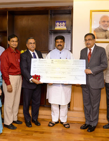 Bharat Petroleum presents Dividend to Government Of India