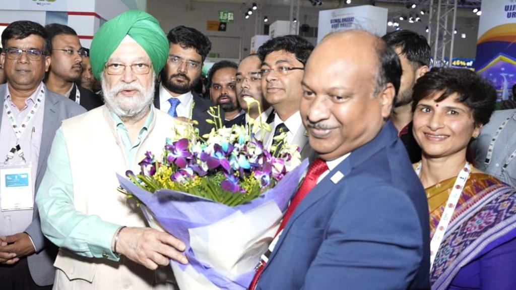 Privileged to have Shri Hardeep Singh Puri, Hon’ble Minister of Petroleum and Natural Gas & Housing and Urban Affairs at BPCL pavilion at #IndiaEnergyWeek